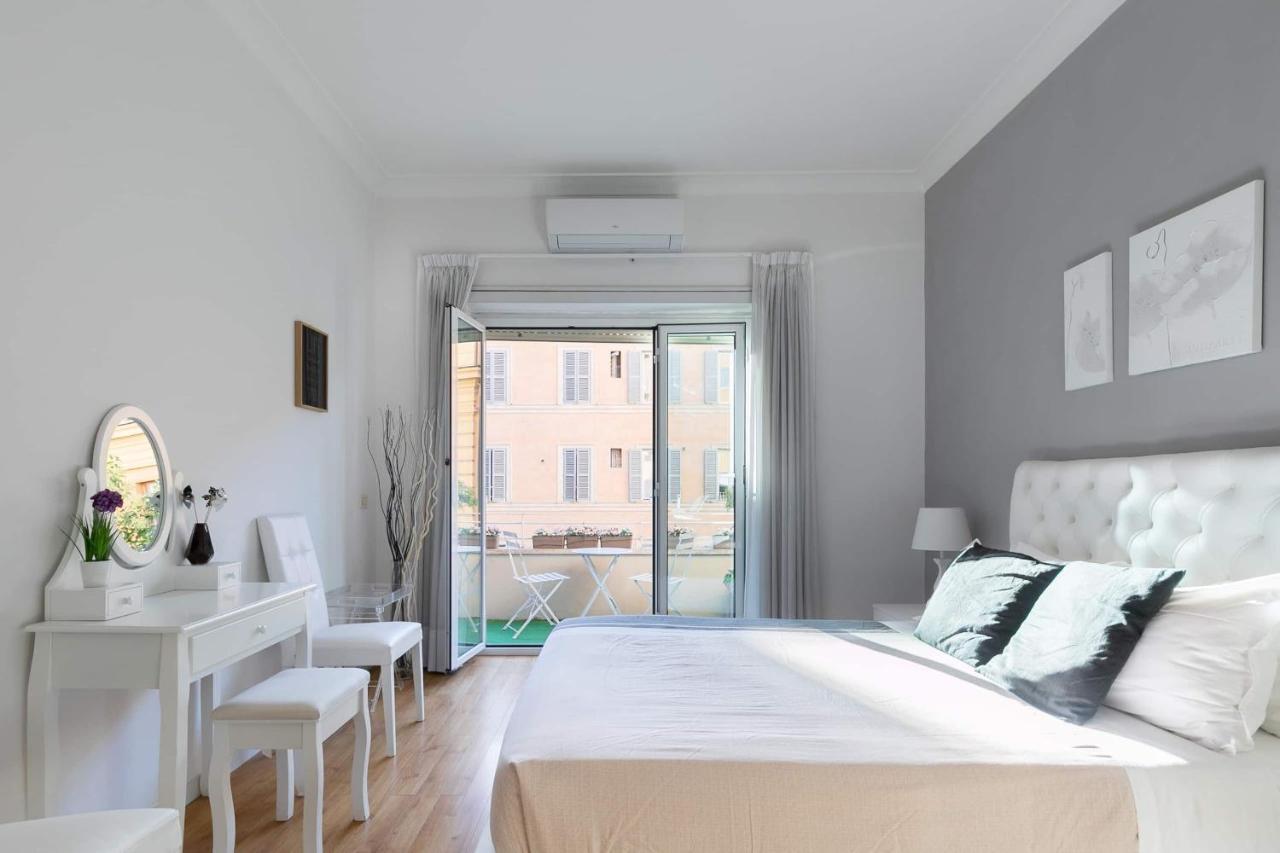 Goldie Apartment
